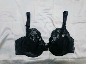 Elegant black. Bra