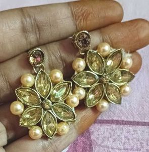 Earings and Papidibilla