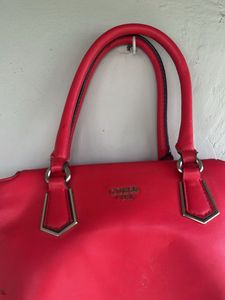 guess hand bag in red colour