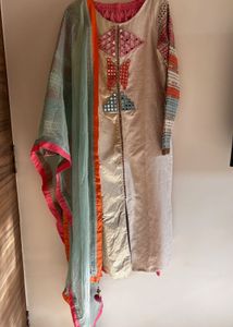 Elegant Pakistani Salwar Kameez