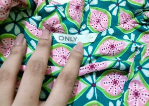 ONLY green cropped shirt