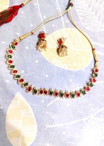 Elegant Necklace &amp; Earring Set with lipstick