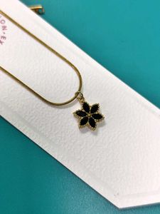 Flower Pendant Necklace