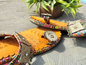 🌺ATTRACTIVE FLATS WOMEN
