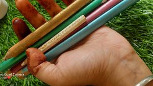Multicolored Metallic Pencils✏️