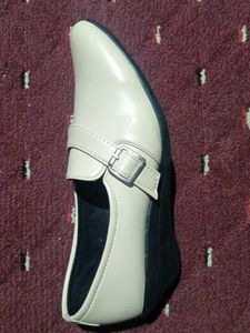 Women Stylish Shoes 🥿