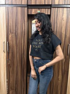 Stylish Graphic Print Crop Top