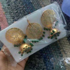Earrings With Maagtika
