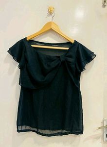 Beautiful Top With Nice Bow Detailing