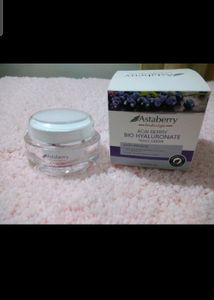 Skingenie Sunscreen &amp; Astaberry ACAI BERRY BIO HYALURONATE Sleeping Gel Mask &amp; Night Cream