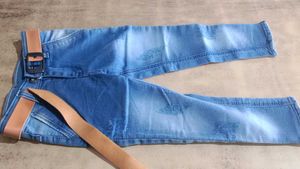 Blue Jeans with Belt - Size 24