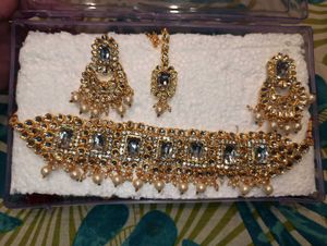 Stunning Kundan Jewelry Set