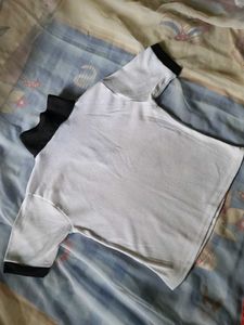 White Body Black Collar Cantras Crop Top