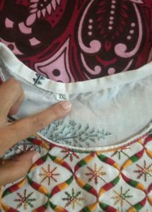 White &amp; Gold Leaf Print Kurti