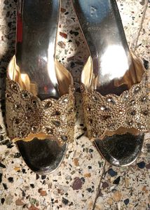 Sparkling Golden Embellished sandel👡