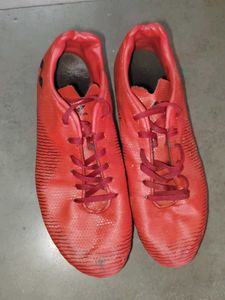 Nivia Red Athletic Cleats