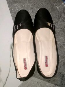 Saniya Black Flats