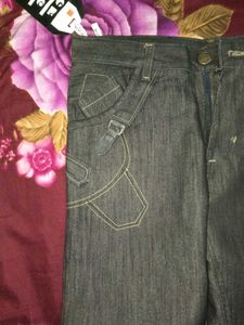 EMBROIDERED POCKET FLARED JEANS