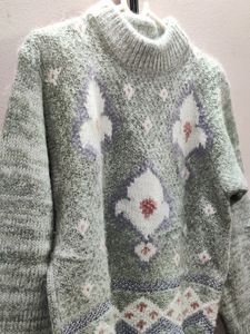 women&#39;s premium vintage old knitted sweater