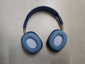 OLIVEOPS P9 Bluetooth Headphones.