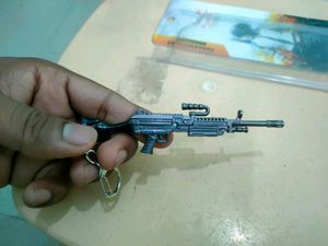 Metallic Gun Keyring - Black.