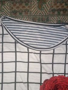 Grid Tee with Rose Applique
