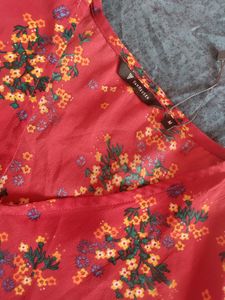 Van Heusen Red Floral Top,Bustsize-38, Christmaspopup