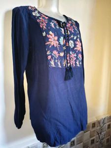 Defective Floral Embroidered Top size M/ L
