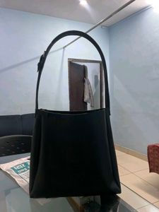 Elegant Black Handbag