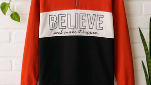 Believe Graphic Sweatshirt
