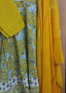 Elegant Floral Kurta Set
