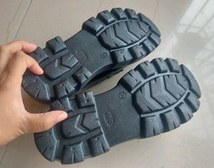 Shoetopia Chunky Chain Loafers