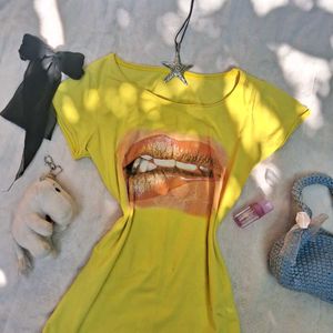 Pribterest Trendy Yellow Graphic fitted top