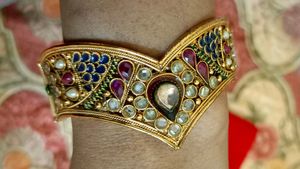 Combo- Kundan Kada With Lock+ Earrings