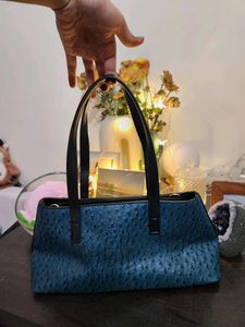 Cute Shoulder Bag In Teal Blue Color