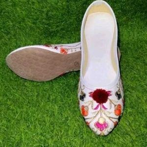 White Ethnic Jutti