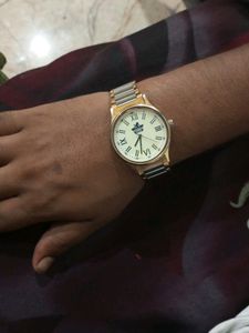 Men Wrist Watch Gold Border And Silver  Chain Colo