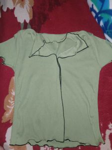 “Trendy Green Top – Hardly Used, Like New ✨”