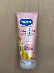 Vaseline Gluta-Hya Serum