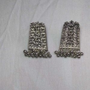 Silver Tone Dangle Earrings❤