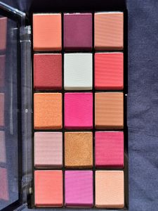 UNUSED New Eyeshadow Pallete By Makeup Revolution