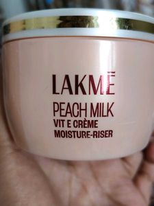 LAKME PEACH MILK VIT E CREME MOISTURIZER