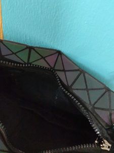 Holographic geometric sling bag😍