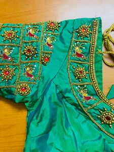 💚Embroidered Green Blouse💚