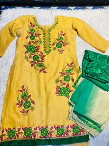 cream/green Suite