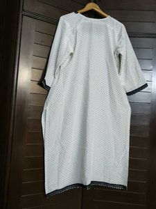Women White black Polka Dot Printed Straight Kurta