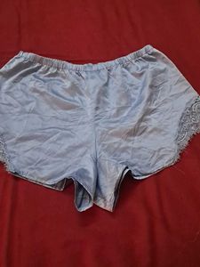 padded  top n satin short  in imported fabric