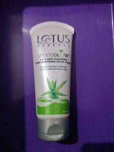 Lotus Herbals WhiteGlow Facewash