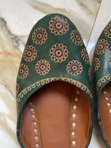Green Floral Juttis
