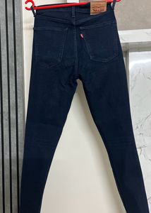 PRICE DROP🔥Levi’s Women Jeans (New Condition)❤